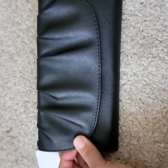 Kenneth Cole Reaction Black Wallet - Picture 3 of 6